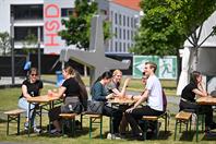 On 14 May 2022, Hochschule Düsseldorf – University of Applied Sciences (HSD) could finally celebrate its 50th anniversary – and the response exceeded everything all organisers had hoped for: Several thousand people came to celebrate during the day and well into the night, creating a unique atmosphere on campus and enjoying wonderful weather.